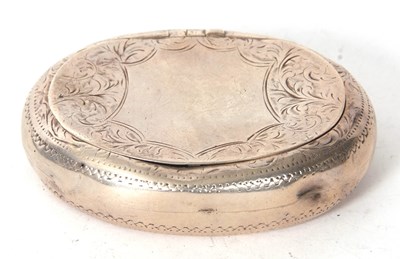 Lot 139 - An Edwardian silver pebble snuff box of oval...