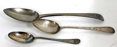 Lot 166 - Mixed Lot: A George III silver tablespoon,...