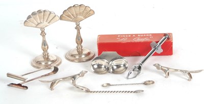 Lot 169 - Group of small plated wares to include a pair...