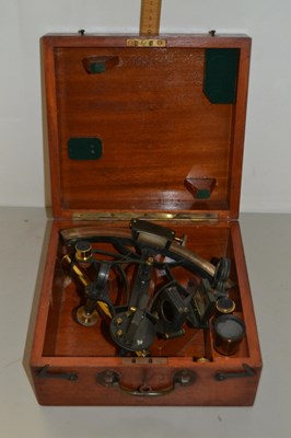 Lot 30 - A 20th Century cased Sextant, apparently unsigned