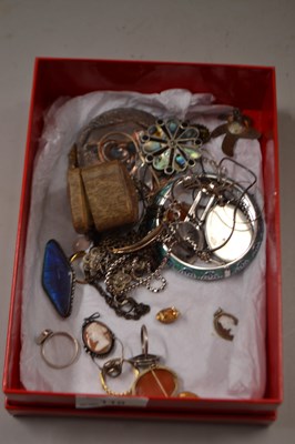 Lot 110 - Box of various assorted costume jewellery