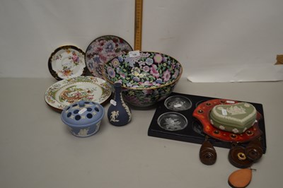 Lot 139 - Mixed Lot: Modern Chinese bowl, Wedgwood...