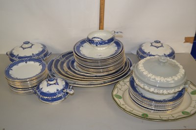 Lot 162 - Quantity of Leighton Chester pattern dinner...