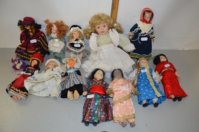 Lot 189 - Two boxes of various small collectable dolls