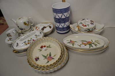 Lot 231 - Quantity of Royal Worcester Evesham pattern...