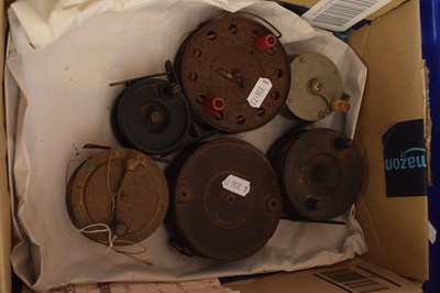 Lot 525 - Box of six assorted vintage fishing reels