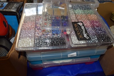 Lot 621 - Large quantity of various beads and crafting...