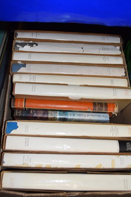 Lot 630 - Box containing ten volumes of Skira Art...