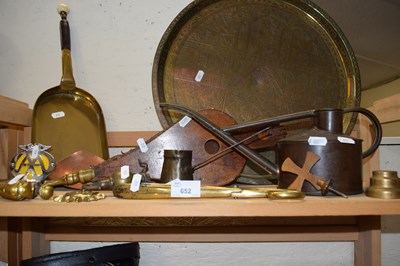 Lot 652 - Collection of various metal wares and others...