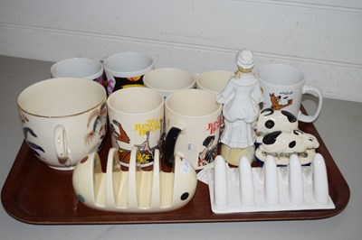 Lot 4 - TRAY OF VARIOUS ASSORTED CERAMICS TO INCLUDE...