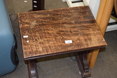 Lot 815 - Small oak side table