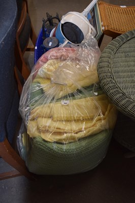 Lot 860 - Large quantity of assorted blankets