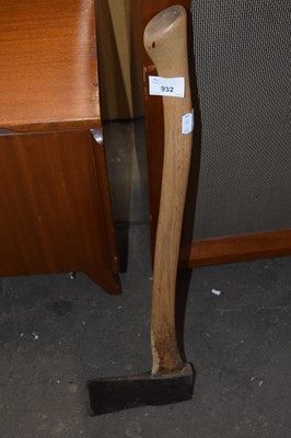 Lot 932 - Axe