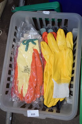 Lot 935 - Basket containing a quantity of protective gloves