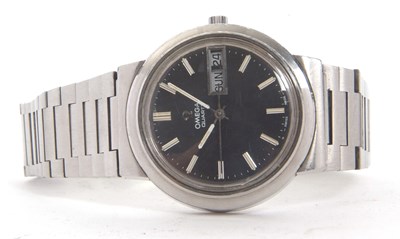 Lot 410 - A stainless steel quartz Omega gent's...