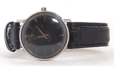 Lot 413 - A vintage Omega gents wristwatch, the watch...