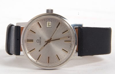 Lot 414 - A vintage gent's Omega wristwatch, the watch...