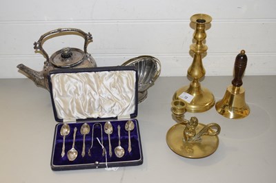 Lot 32 - BOX OF MIXED ITEMS TO INCLUDE SMALL JEWELLERY...