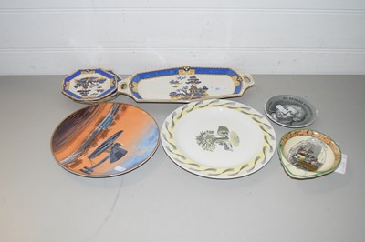 Lot 33 - MIXED LOT: DECORATED PLATES AND DISHES