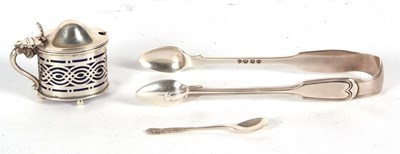 Lot 69 - Mixed Lot: William IV silver sugar tongs,...