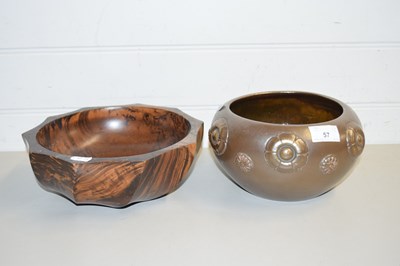 Lot 57 - MIXED LOT COMPRISING A BRETBY BOWL TOGETHER...