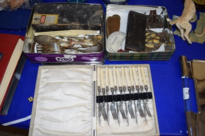 Lot 28 - Mixed Lot: Various assorted cutlery, vintage...