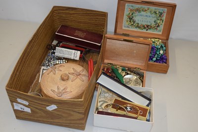 Lot 92 - Box of various assorted costume jewellery