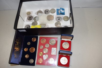 Lot 123 - Mixed Lot: Various commemorative  crowns and...