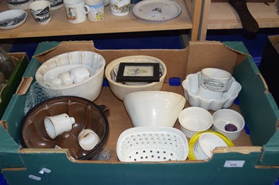 Lot 528 - Mixed Lot: Vintage jelly moulds and others