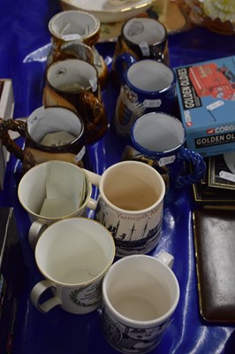 Lot 176 - Collection of Great Yarmouth pottery mugs and...