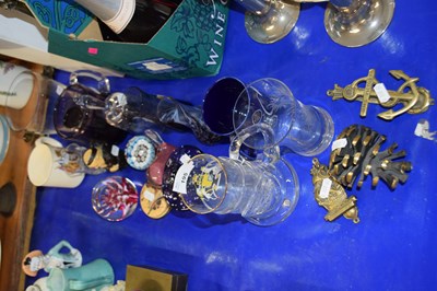 Lot 195 - Mixed Lot: Various glass vases, paperweights,...