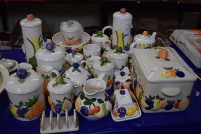 Lot 609 - Large quantity of fruit decorated table wares