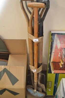 Lot 753 - Quantity of assorted garden tools