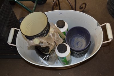 Lot 779 - White oval wash tub together with a quantity...