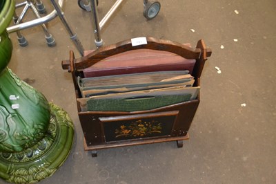 Lot 793 - Magazine rack and LP's