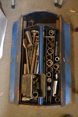 Lot 801 - Metal toolbox and sundry tools