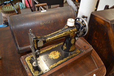 Lot 816 - Singer sewing machine