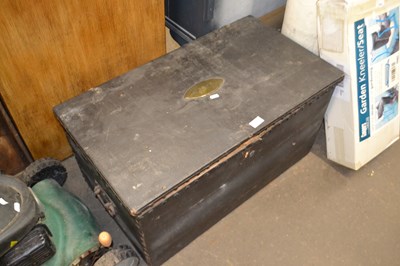 Lot 837 - Wooden trunk