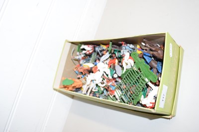 Lot 117 - BOX OF VARIOUS PLASTIC TOY SOLDIERS