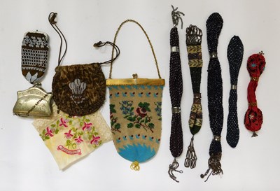 Lot 28 - A quantity of beaded and misers purses, to...