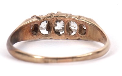 Lot 21 - A five stone diamond ring, the five graudated...