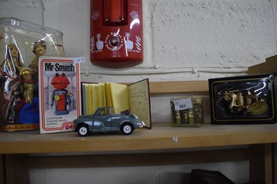 Lot 521 - Mixed Lot: Model Morris Minor, Mr Smash...