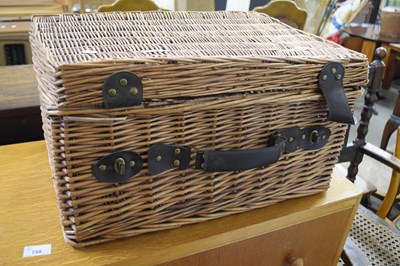 Lot 759 - Wicker hamper