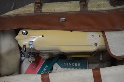 Lot 778 - Singer sewing machine and carry case