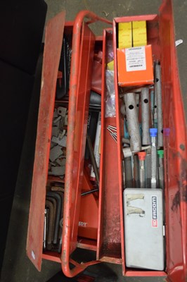 Lot 830 - Metal expanding tool box and contents