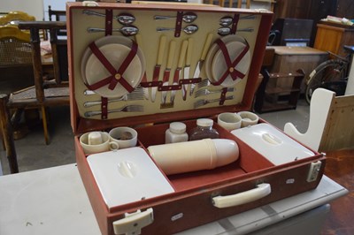 Lot 843 - Picnic set, cased