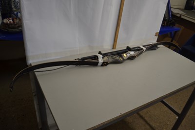 Lot 41 - A Toparchery bow with Musen arrows