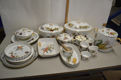 Lot 44 - Collection of Royal Worcester Evesham pattern...