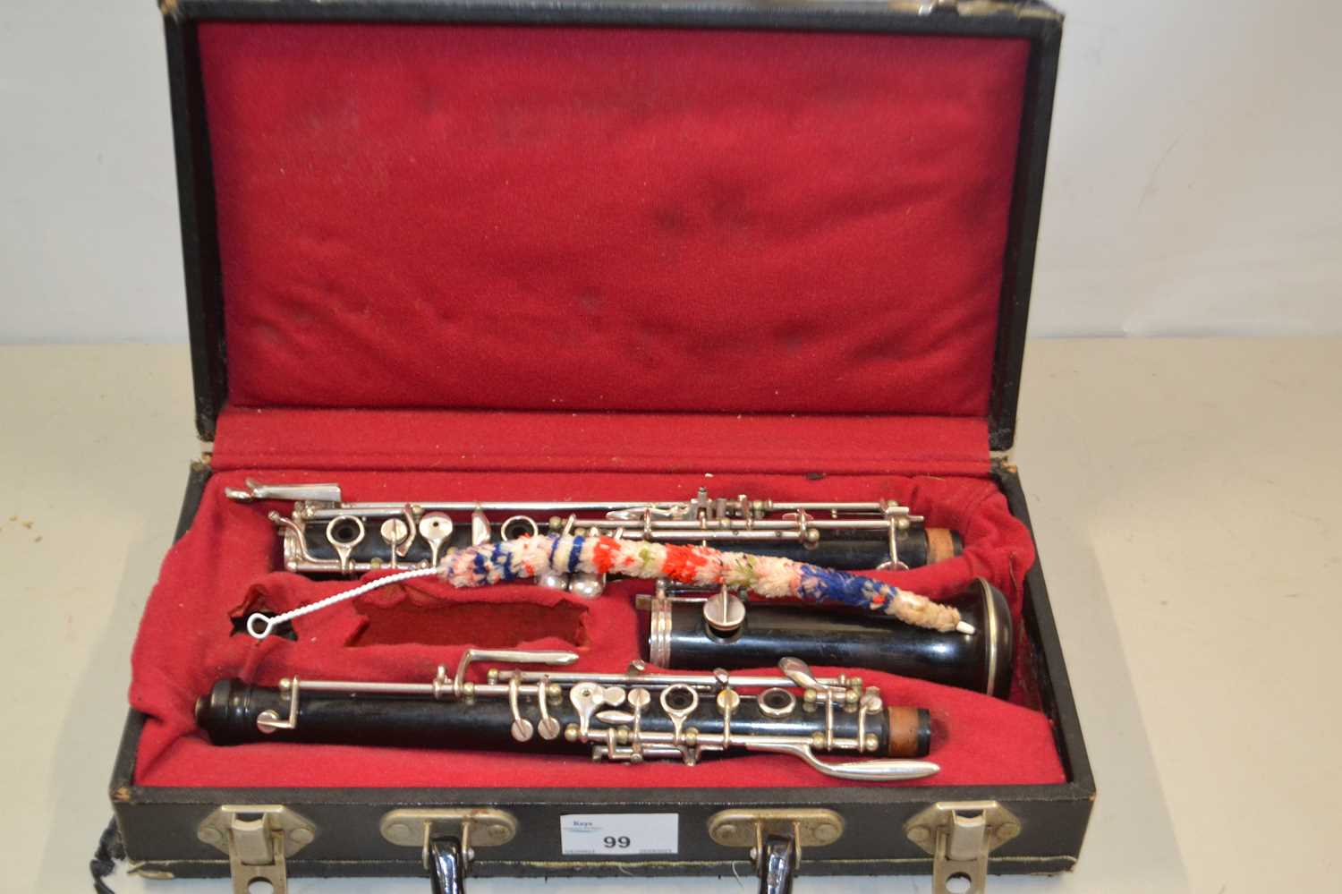 Lot 99 A cased Bundt oboe