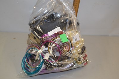 Lot 119 - Quantity of assorted costume jewellery